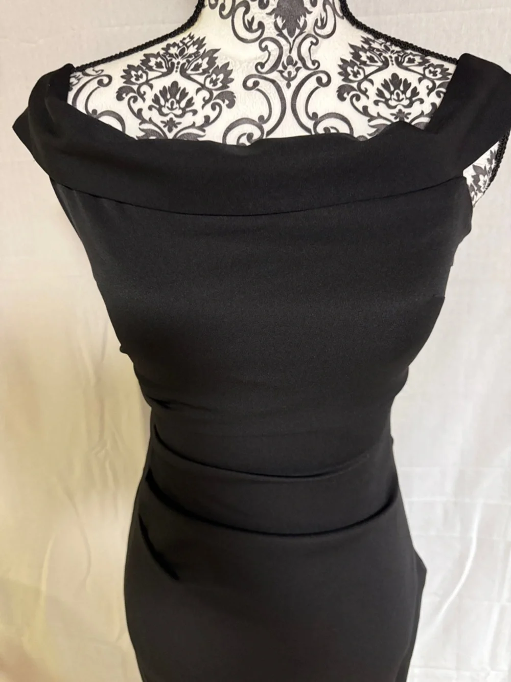 Milly Ally off Shoulder Cady Ruched Asymmetric Black One-Shoulder Cocktail Dress - Picture 4 of 12